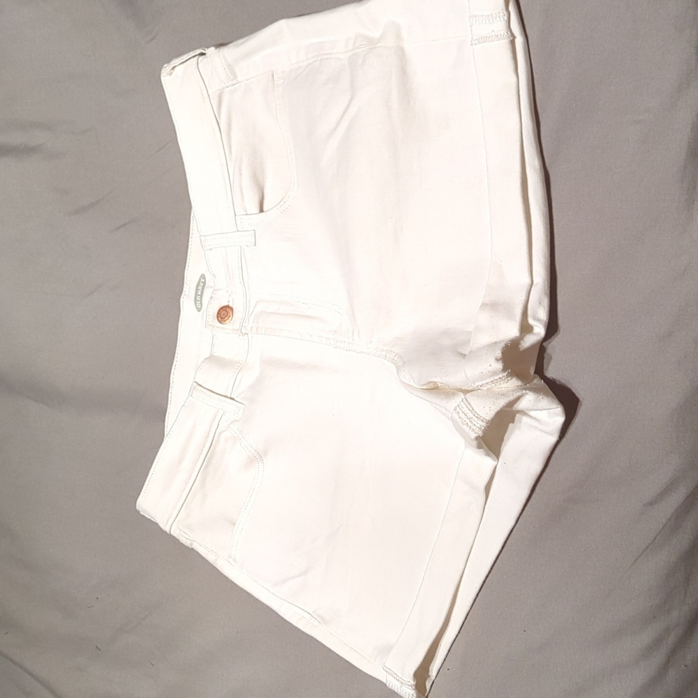 Women's Old Navy white denim shorts in size 10